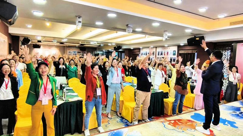 恰如集团“倾城香颂”沙龙特训会圆满落幕